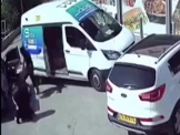 فيديو يوثق سرقة تاجر سجائر في الناصرة بوضح النهار 